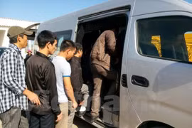First group of Vietnamese workers in Algeria return home 