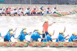 Khmer festival takes to the water