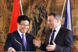 Defence leader receives Czech FM 