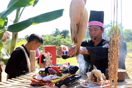 Kho Mu people perform traditional rain ritual