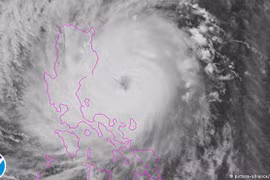 Typhoon Koppu lands on northern Philippines 