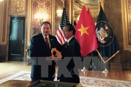  Ambassador visits US State of Utah to seek cooperation 