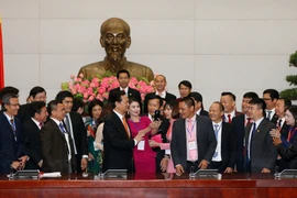 PM urges businesses to sharpen competitive edge