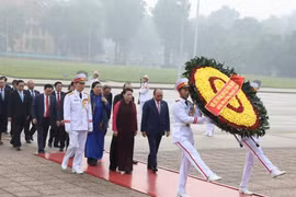 National Assembly deputies pay tribute to President Ho Chi Minh