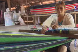 Unique brocade weaving craft of Vietnamese ethnic groups