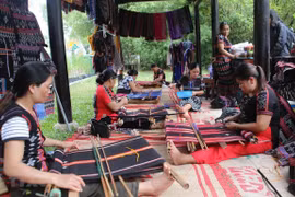 Ta Oi women keep traditional brocade weaving alive