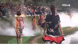 Da Lat fashion show features local silk and brocade products
