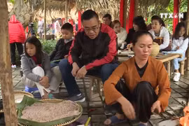 Traditional village market attracts tourists 