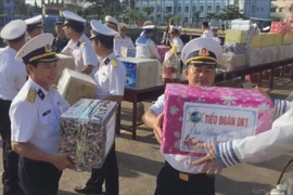 Tet gifts on the way to soldiers on duty at DK1 Platforms