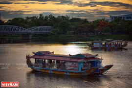 Dragon boat tour on Perfume River