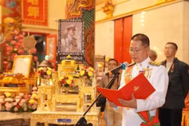 Theetat Phimpha, Director of the Department of Religious Affairs, Ministry of Culture of Thailand, reads the royal decree at a ceremony on July 28. (Photo: VNA)