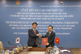 At the MoU signing ceremony (Photo: diendandoanhnghiep.vn)