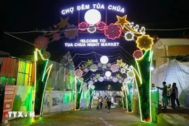 Tua Chua nigh market, which is open every Saturday, is not only a venue to showcase agricultural products and local culture, but also a destination for tourists. (Photo: VNA)