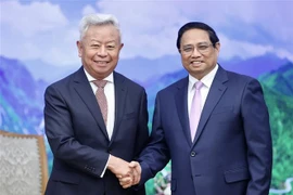 PM Pham Minh Chinh (R) and AIIB President Jin Liqun (Photo: VNA)