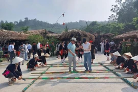 Travellers experience traditional dances at a community-based tourism site in Ba Vi district of Hanoi (Photo: VNA)