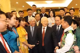 Party General Secretary Nguyen Phu Trong meets delegates to the National Cultural Conference implementing the resolution of the 13th National Party Congress on November 24, 2021. (Photo: VNA)