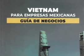 The 13-chapter business guide consists of information on Vietnam's economy and foreign trade, updates on bilateral trade, potential sectors and products, useful tools related to the Comprehensive and Progressive Agreement for Trans-Pacific Partnership (CPTPP), as well as contacts in Vietnam. (Photo: VNA)