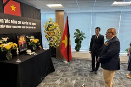 President of the UN General Assembly Dennis Francis pays tribute to Party General Secretary Nguyen Phu Trong.(Photo: VNA)