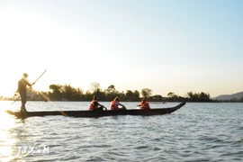 Lak lake at sunset (Photo: VNA)