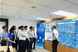 Hanoi leaders inspect the transport operation centre. (Photo: VNA)