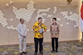 Coordinating Minister for Economic Affairs Airlangga Hartarto speaks to reporters after the signing of a MoU with the ERIA in Jakarta on July 30, 2024. (Photo: Antara)