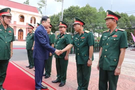 National Assembly (NA) Chairman Tran Thanh Man visits Military Region 9 High Command. (Photo: VNA)