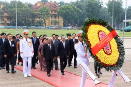 Cambodian top legislator pays tribute to President Ho Chi Minh