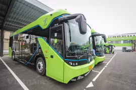First VinGroup smart e-buses hit the streets