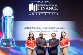 Vietjet Air crowned with top awards in finance management and aviation