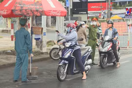 HCM City to pilot COVID-19 green cards in three districts