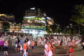 Hanoi considers allowing overnight services to boost night-time economy