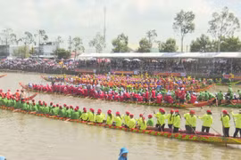 Ngo boat race in the Mekong Delta kicks off
