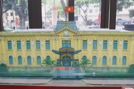 Exhibition on historic August days in Hanoi