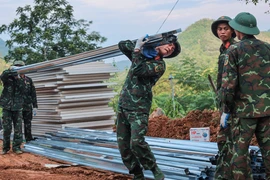 "Uncle Ho's soldiers" help local residents recover from storm and flood damage