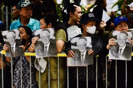 People line the streets to bid farewell to Party General Secretary Nguyen Phu Trong