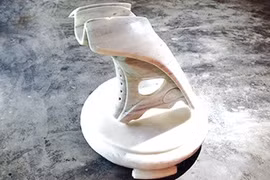 Spanish sculptor captures Vietnamese dream, spirit