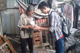 Student-run food bank helps to feed poor people 