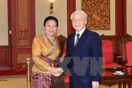  Party General Secretary welcomes Lao Party officials 