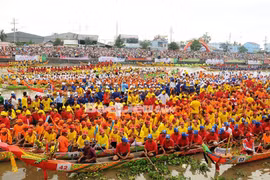 Khmer people prepare for moon worship festival