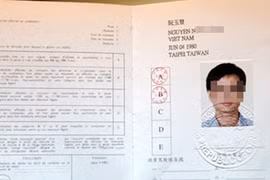 Vietnam begins issuing international driving licenses