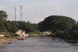 Myanmar closes river border with Thailand ahead election