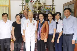 NA Chairwoman presents New Year gifts to Can Tho residents 
