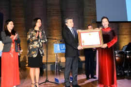 NA Chairwoman meets overseas Vietnamese in France