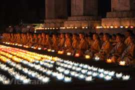 Vesak 2019: Flower-shaped lantern floated to pray for global peace