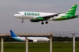 Indonesia pours nearly 800 mln USD into new airport terminal 
