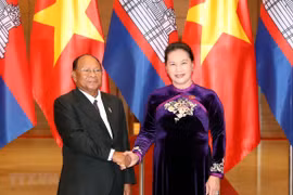 Top Vietnamese, Cambodian legislators hold talks