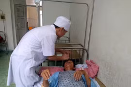 Rescuers approach isolated villages of Thanh Hoa