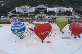 2nd international air balloon festival opens in Moc Chau