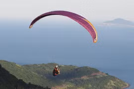 Paragliders to fly over Ly Son Island