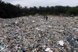 Malaysia plans to return plastic waste to Canada